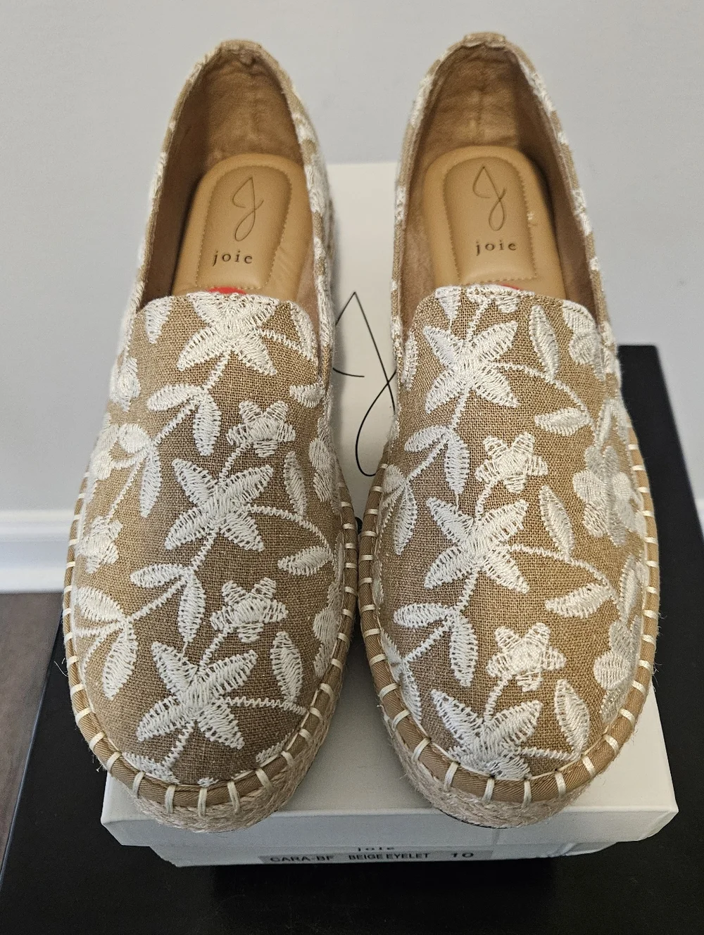 JOIE Cara-BF Beige and White Floral Embroidered Espadrille‎ Slip-Ons Size 10